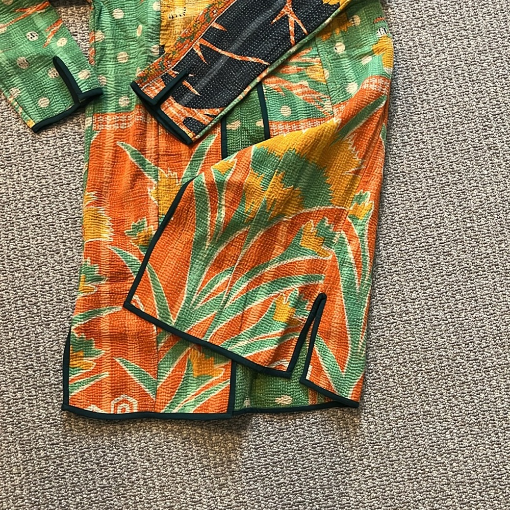 Multicolored, flower patterned mid-lengthy kantha jacket - Picture 2 of 5
